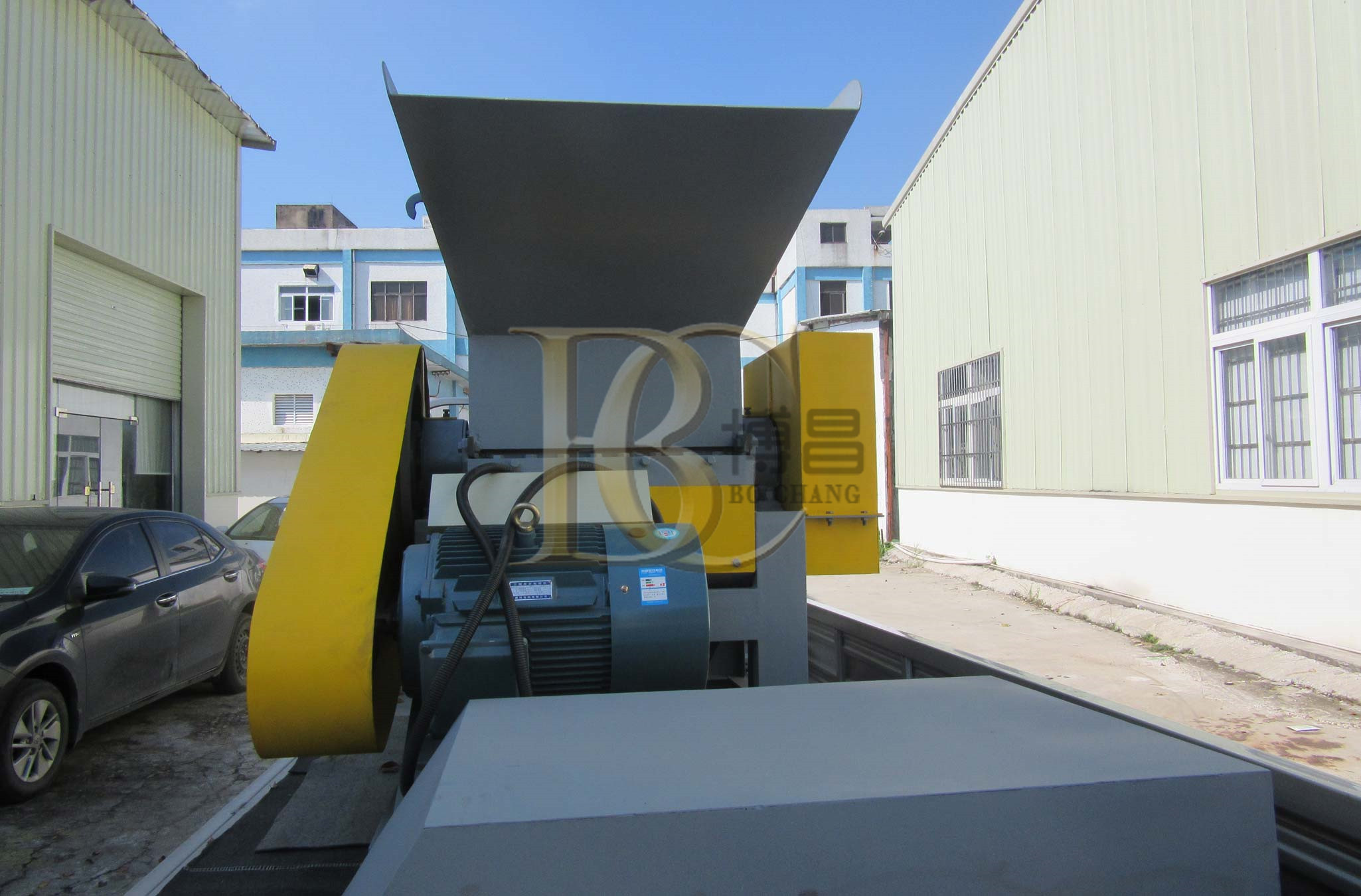 注塑加工厂用什么破碎机设备好，投资成本多少